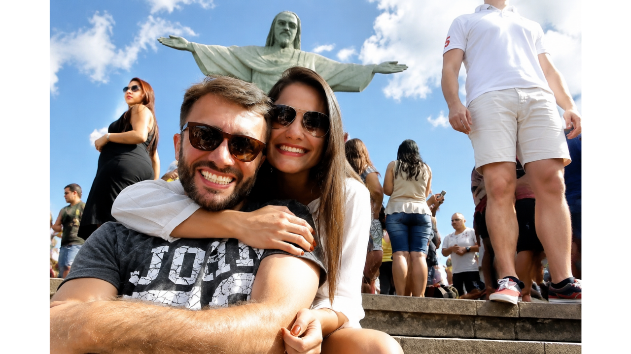 3. Tourist photo gets a surprising statue match