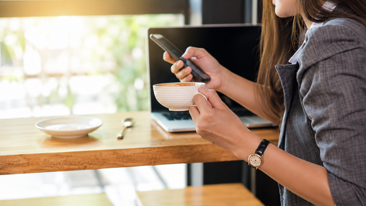5. Phone-checking during “breaks”